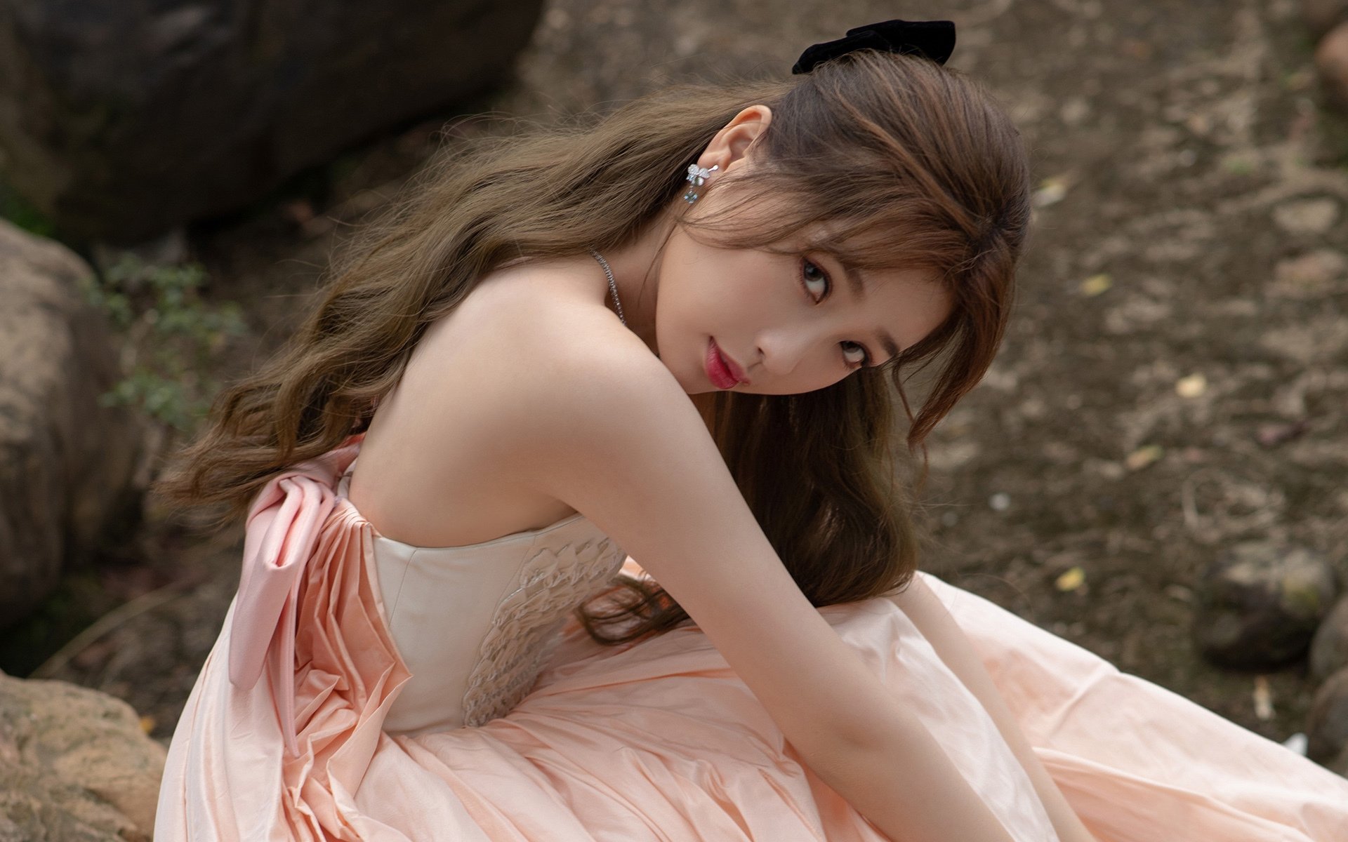 后防多次关键解围化解险情稳定军心展现老将价值，后防的意思