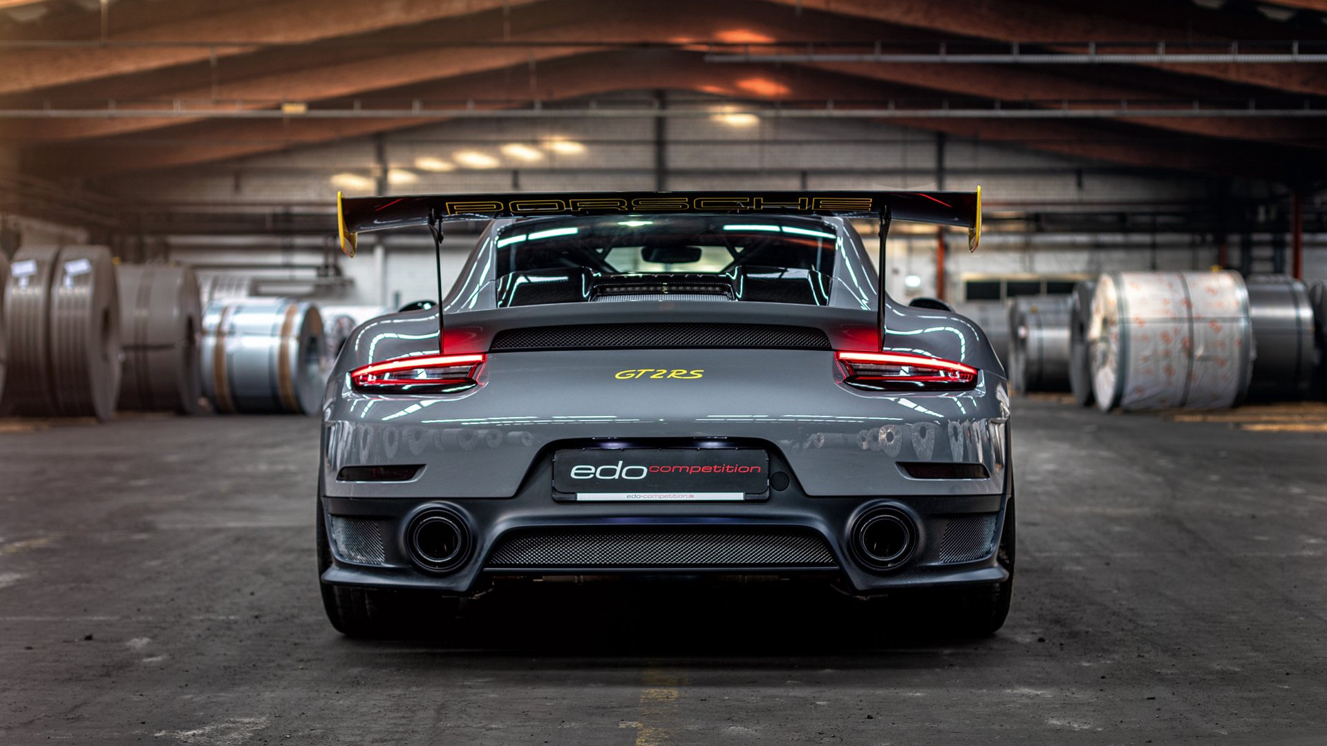 国际足球界注重环保，场馆建设引入绿色环保材料，足球场污染环境吗