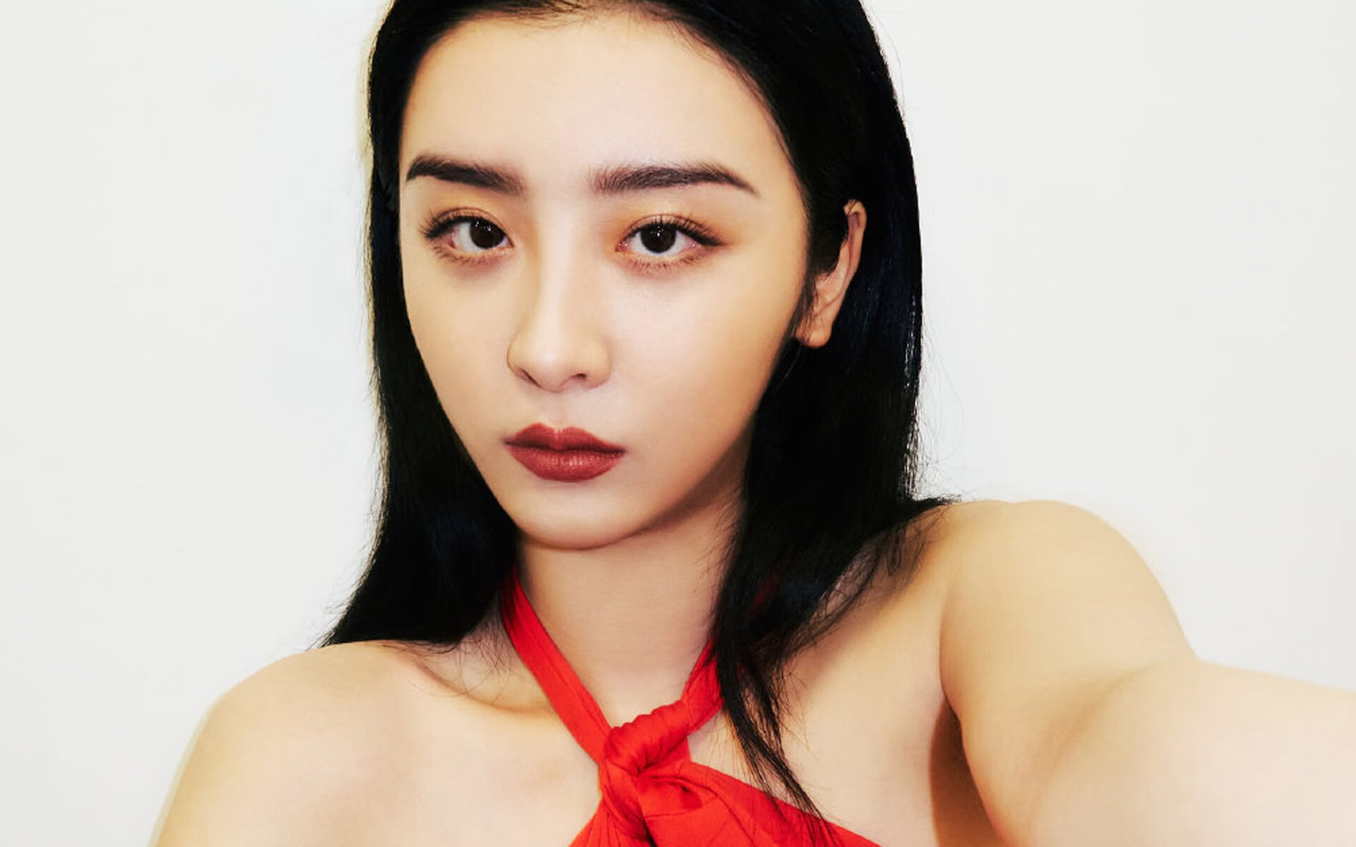 九游网页官网-湖人助理教练分析球队攻防数据趋势，湖人助攻排行